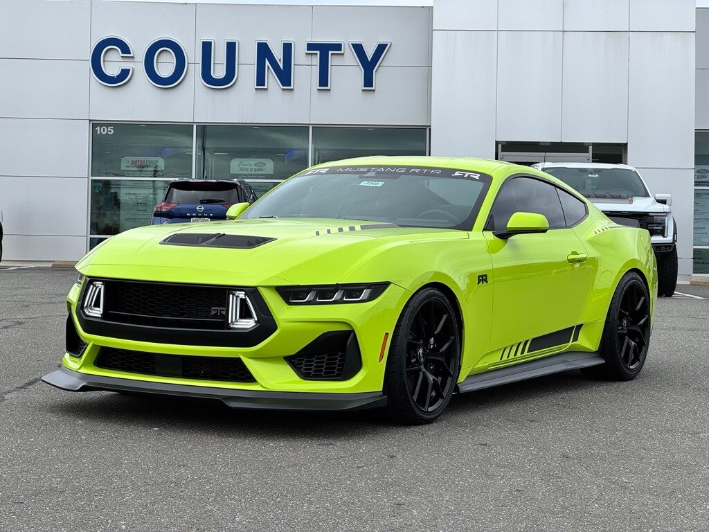 2025 Ford Mustang GT photo 2