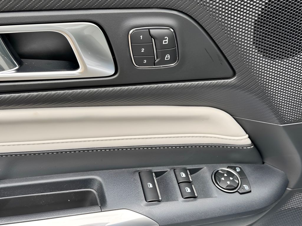 2025 Ford Mustang EcoBoost Premium Convertible - Photo 32