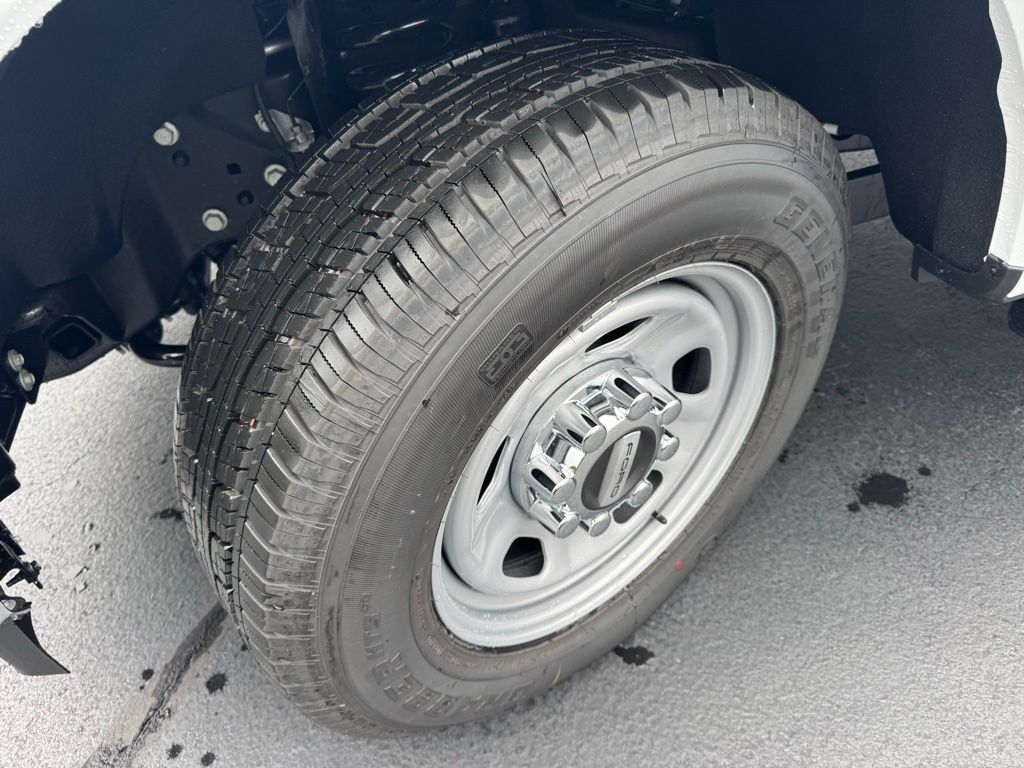 2025 Ford F-350 Super Duty XL - Photo 12