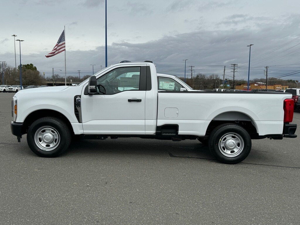 2024 Ford F-350 photo 3