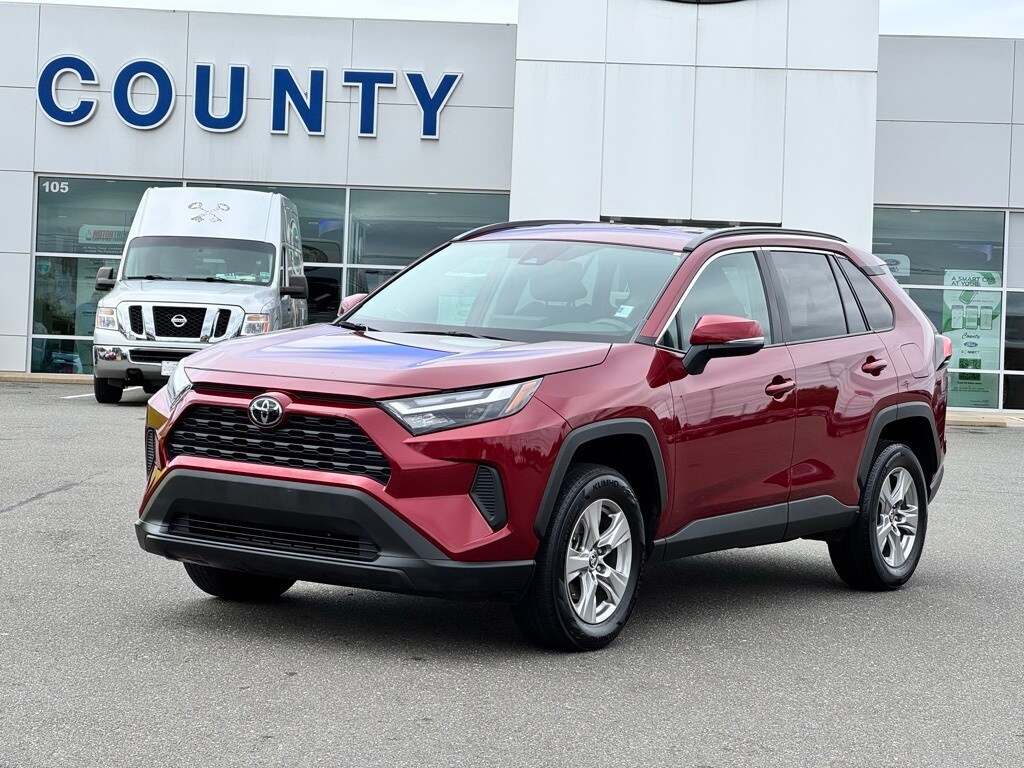 2023 Toyota RAV4 XLE photo 2