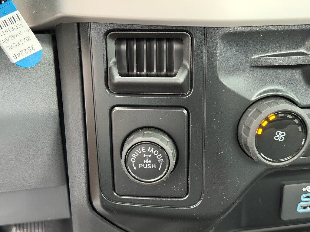 2025 Ford F-350 Super Duty XL - Photo 32