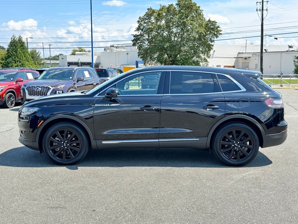 2022 Lincoln Nautilus Reserve photo 2