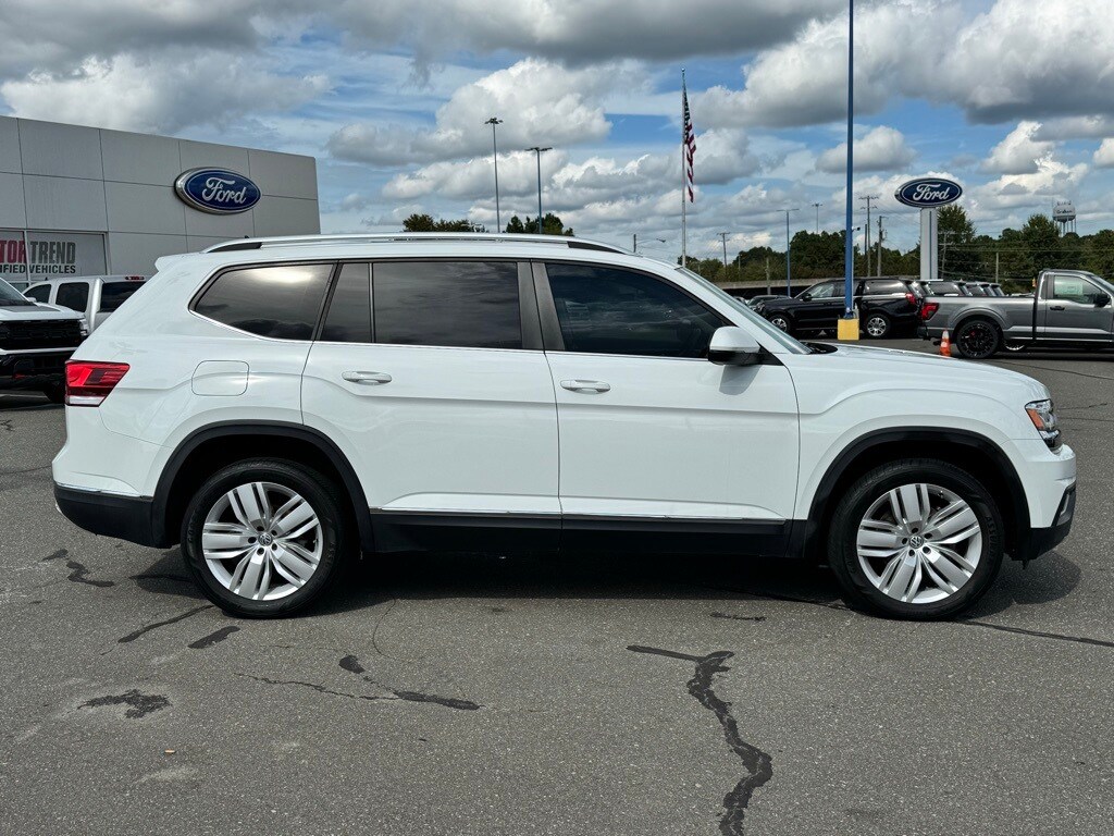 2019 Volkswagen Atlas SEL photo 3
