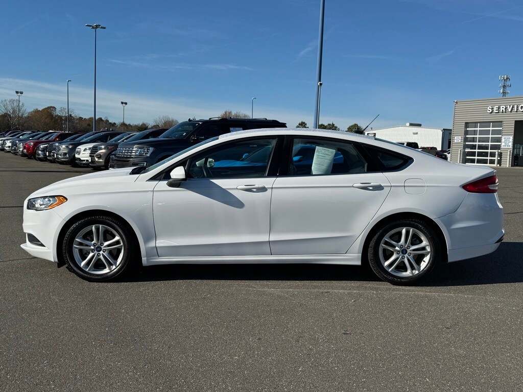 2018 Ford Fusion SE photo 3