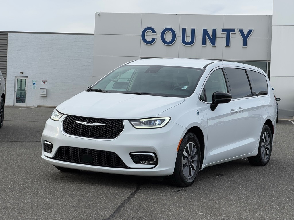 Used 2024 Chrysler Pacifica Hybrid Select Minivan/Van