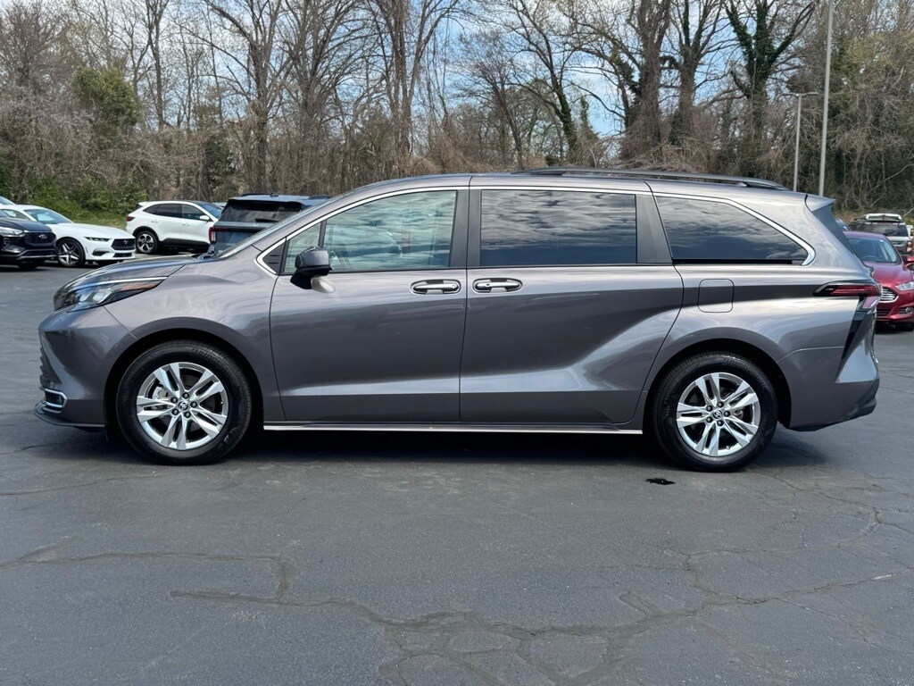 Used 2024 Toyota Sienna XLE Minivan/Van
