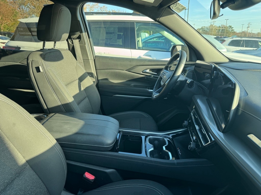 Used 2024 Chevrolet Traverse LT SUV