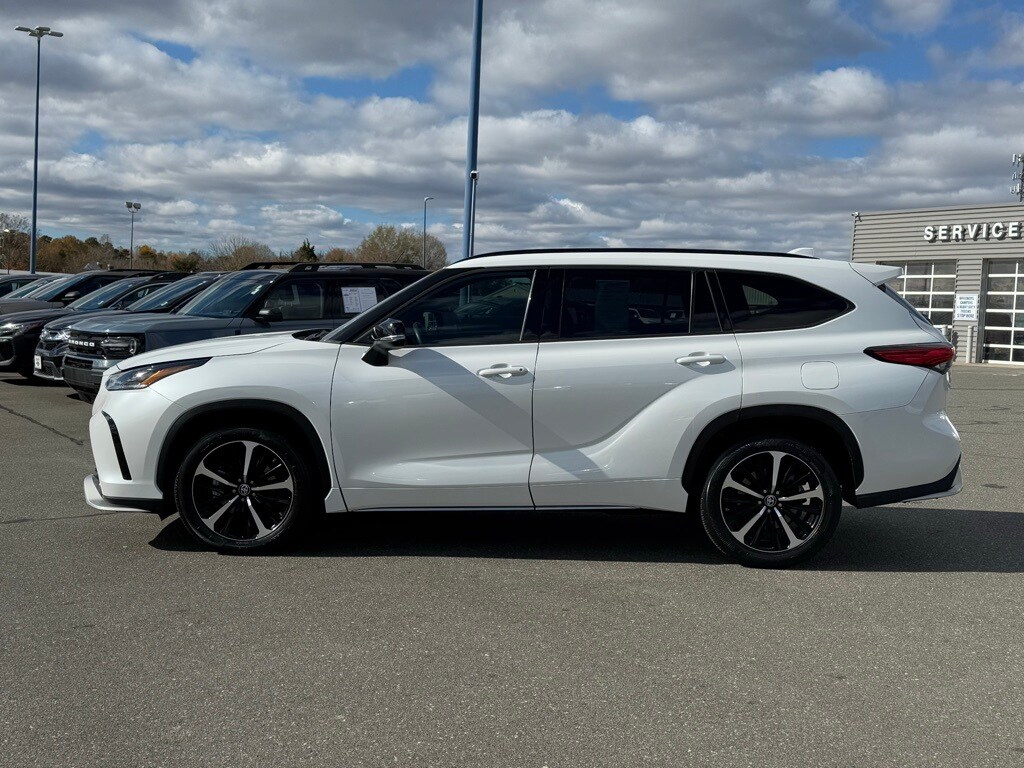 2022 Toyota Highlander XSE photo 3