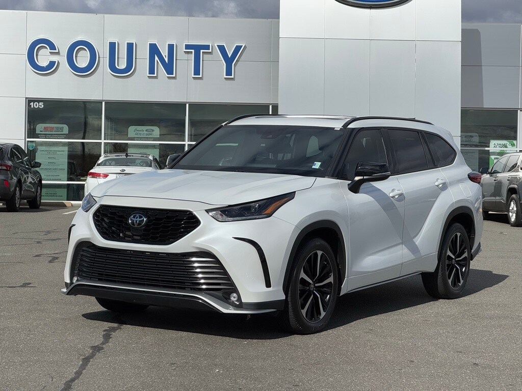 2022 Toyota Highlander XSE photo 2