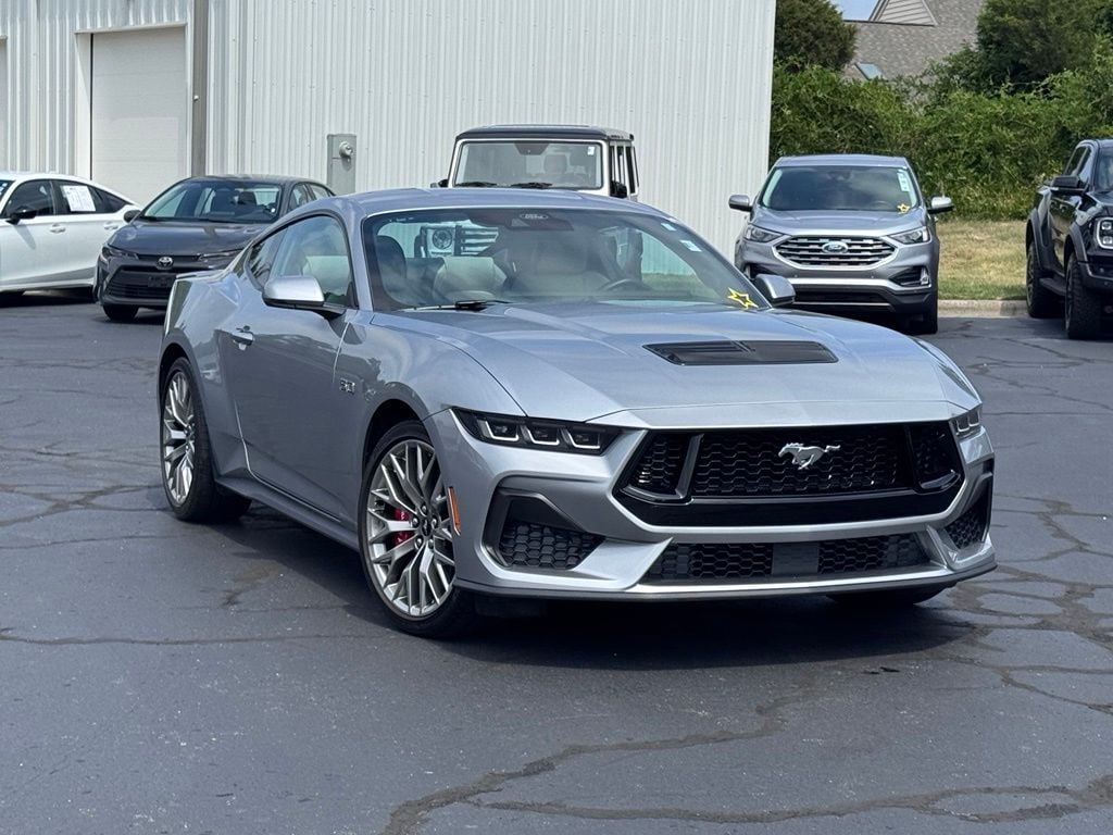 2025 Ford Mustang Coupe 