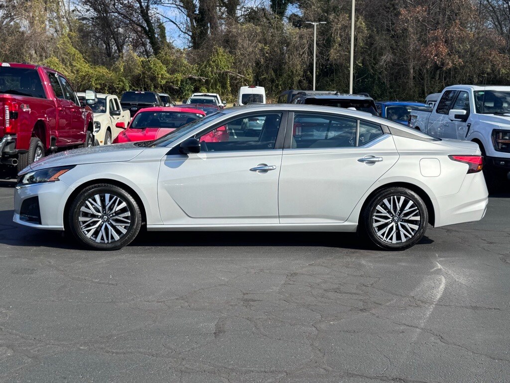 Used 2024 Nissan Altima 2.5 SV Sedan