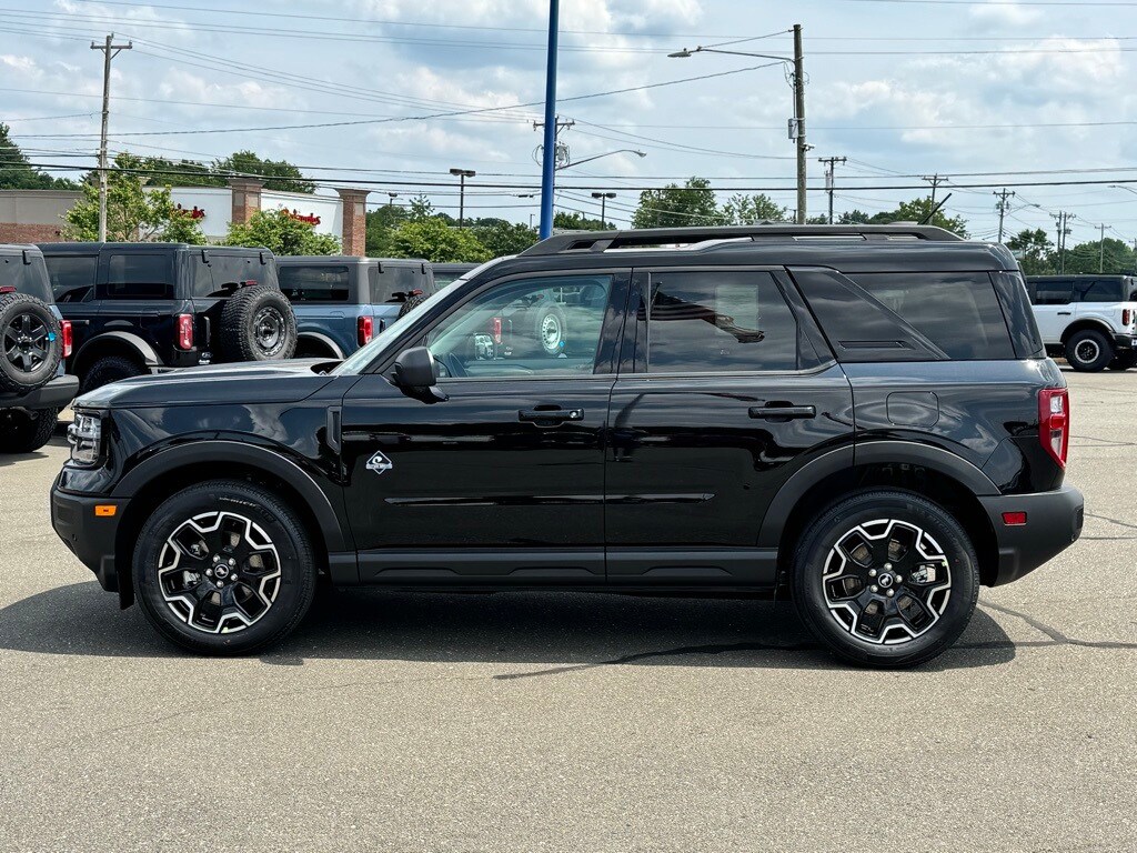 2025 Ford Bronco Sport Outer Banks photo 3