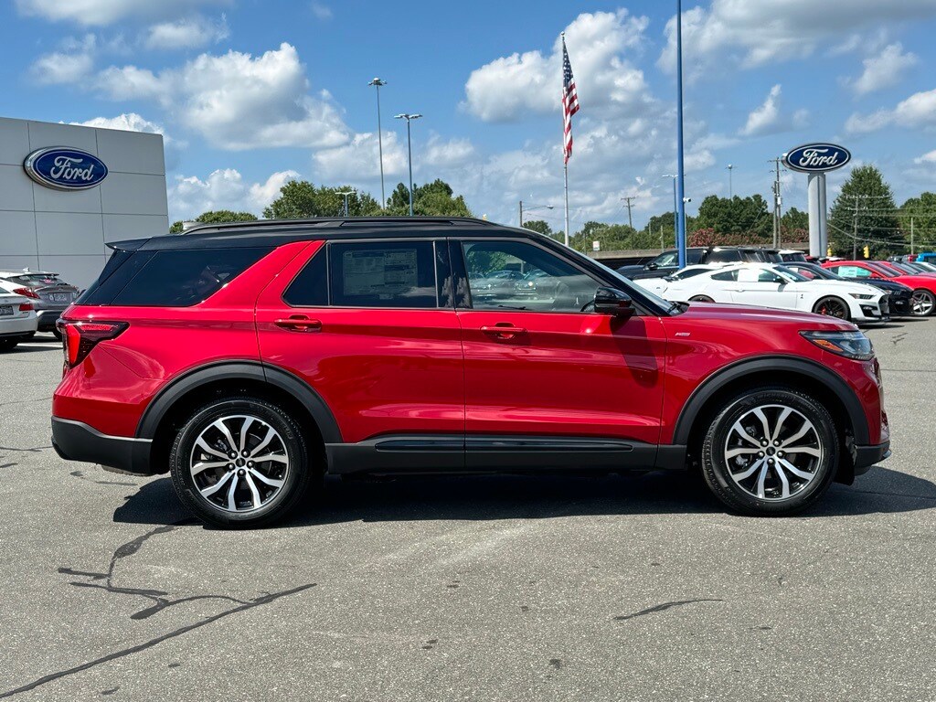 2025 Ford Explorer ST-Line photo 3