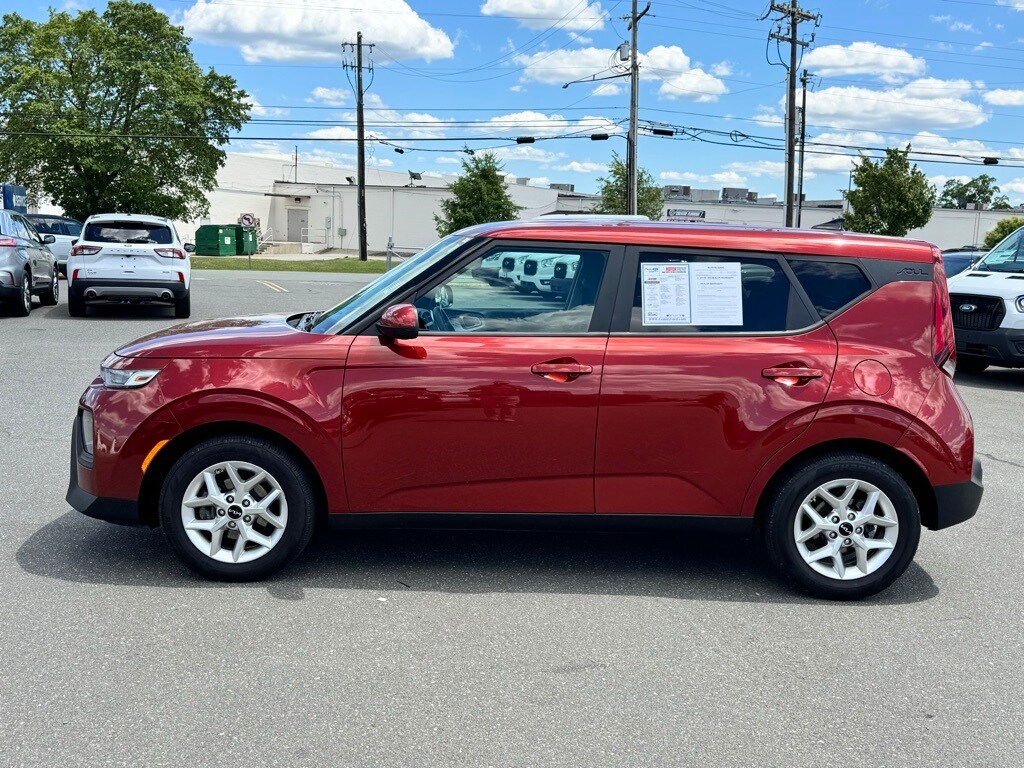 2022 Kia Soul LX photo 3