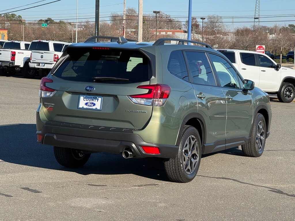 2021 Subaru Forester Premium photo 3