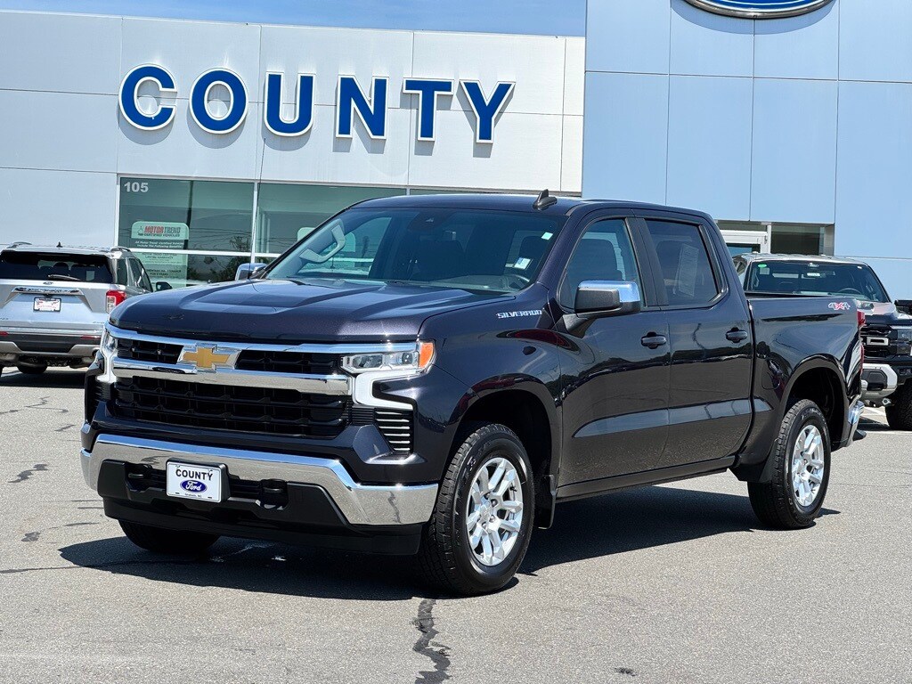 2022 Chevrolet Silverado 1500 LT photo 2