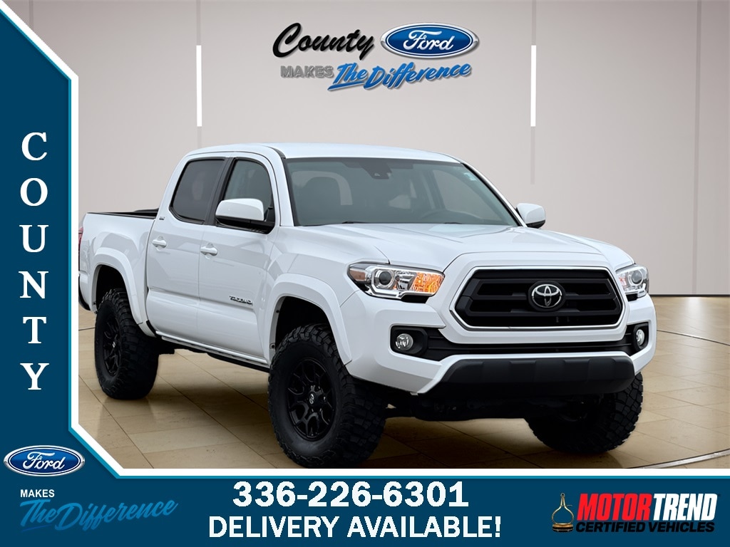 2022 Toyota Tacoma SR5's photo