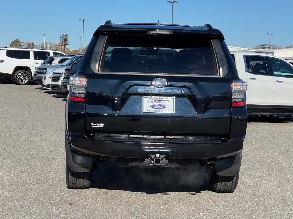 2020 Toyota 4Runner SR5 photo 2