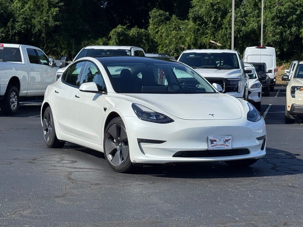 2021 Tesla Model 3 Standard Range Plus's photo