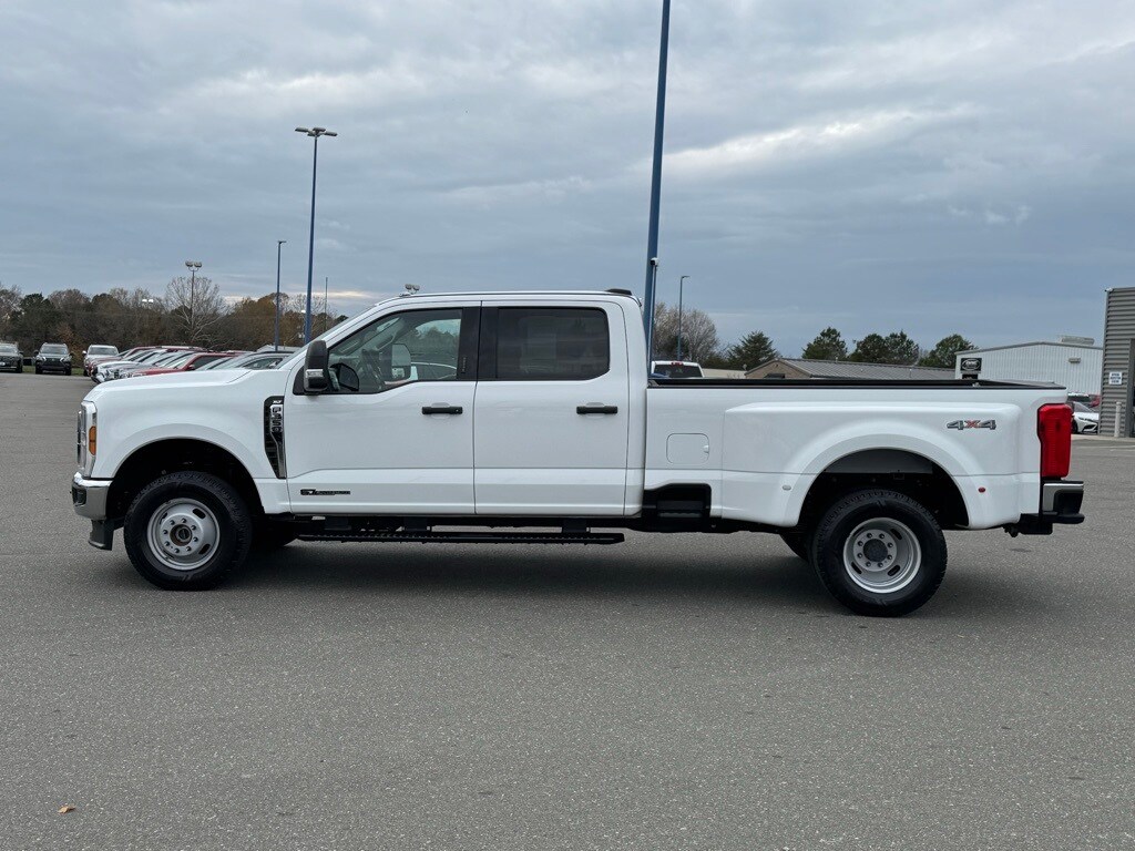 2024 Ford F-350 photo 3