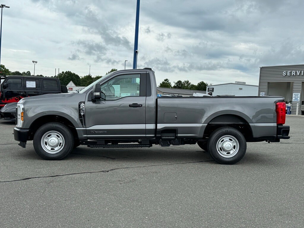 2025 Ford F-250 photo 3