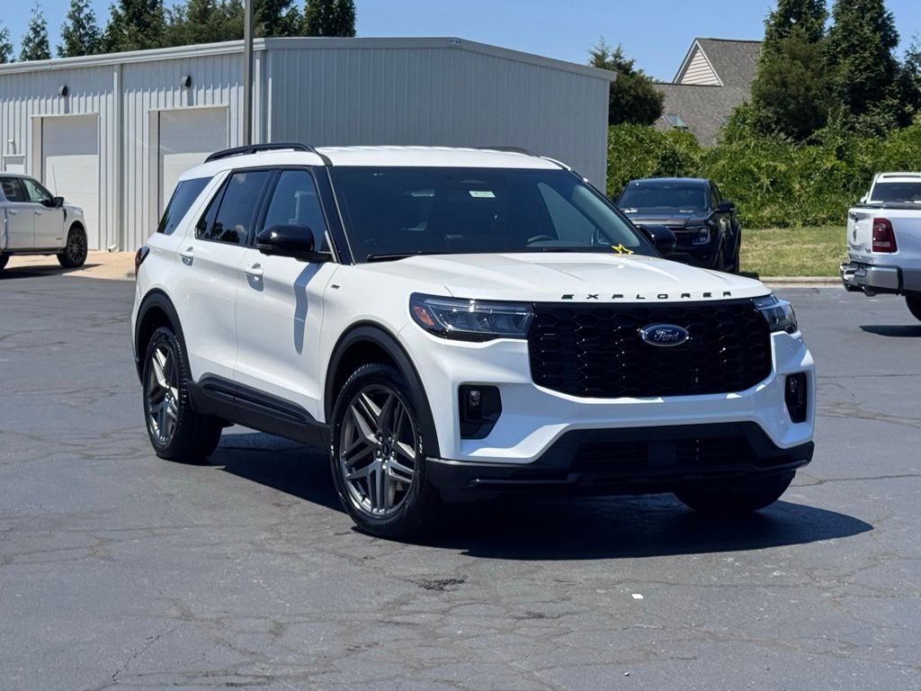 2026 Ford Explorer ST-LINE RWD's photo