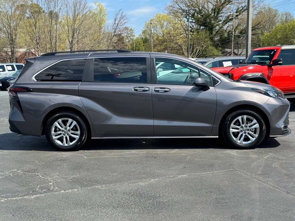 Used 2024 Toyota Sienna XLE Minivan/Van