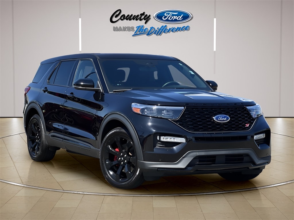 2022 Ford Explorer ST's photo