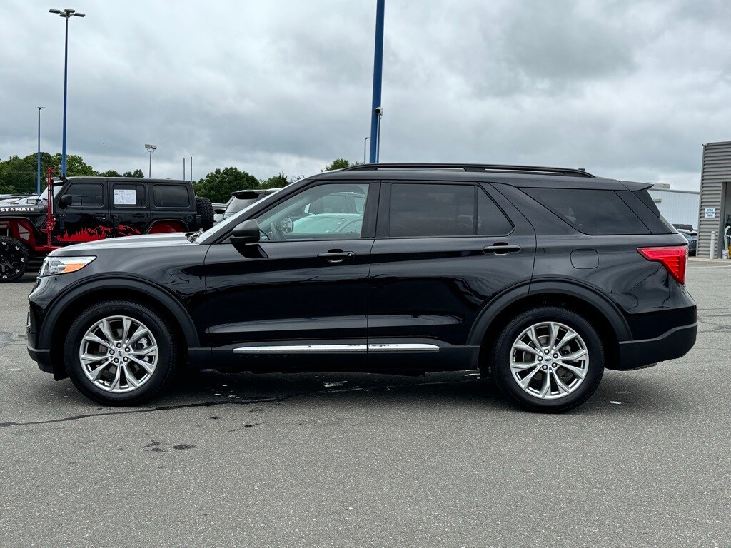 2023 Ford Explorer XLT photo 3