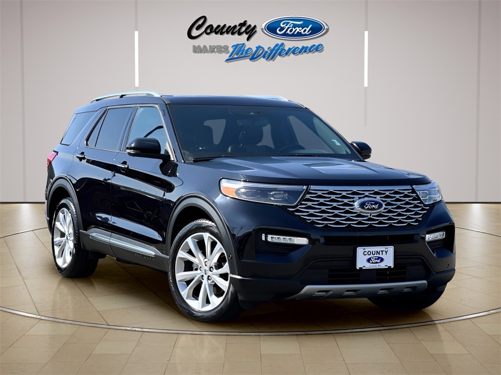 2022 Ford Explorer Platinum's photo
