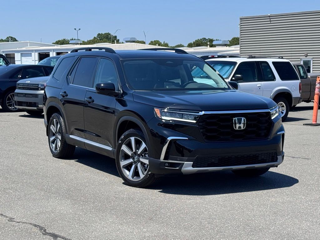 2025 Honda Pilot Touring AWD's photo