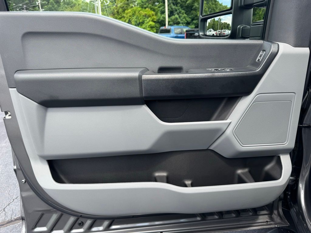 2025 Ford F-350 Super Duty XL - Photo 18