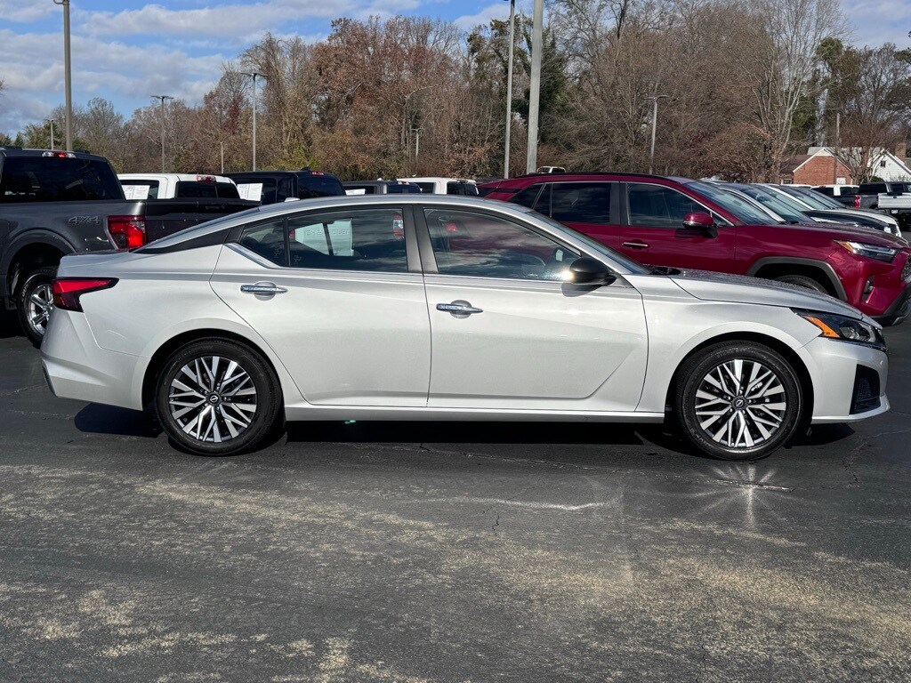 Used 2024 Nissan Altima 2.5 SV Sedan