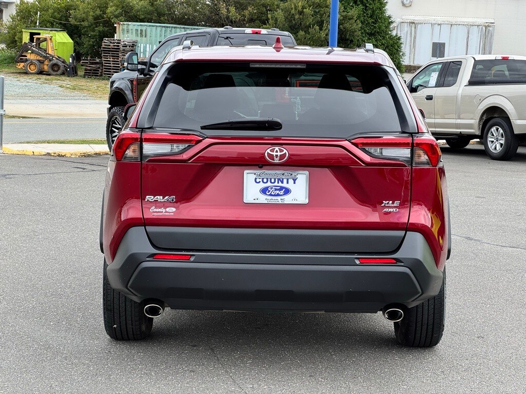 2023 Toyota RAV4 XLE photo 4