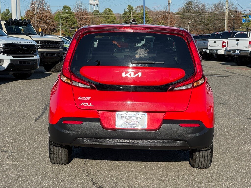 2022 Kia Soul LX photo 2