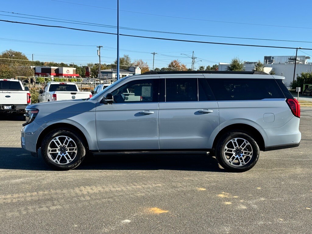 2025 Ford Expedition MAX photo 3