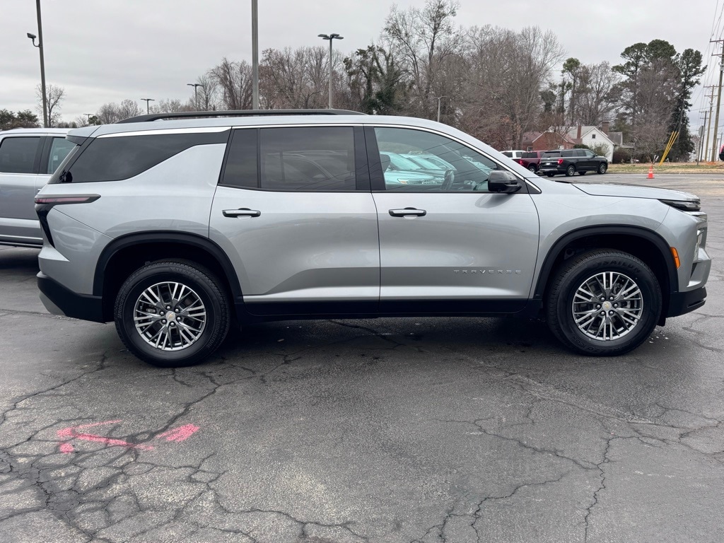 Used 2024 Chevrolet Traverse LT SUV