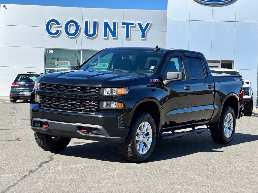 2021 Chevrolet Silverado 1500 Custom Trail Boss photo 2