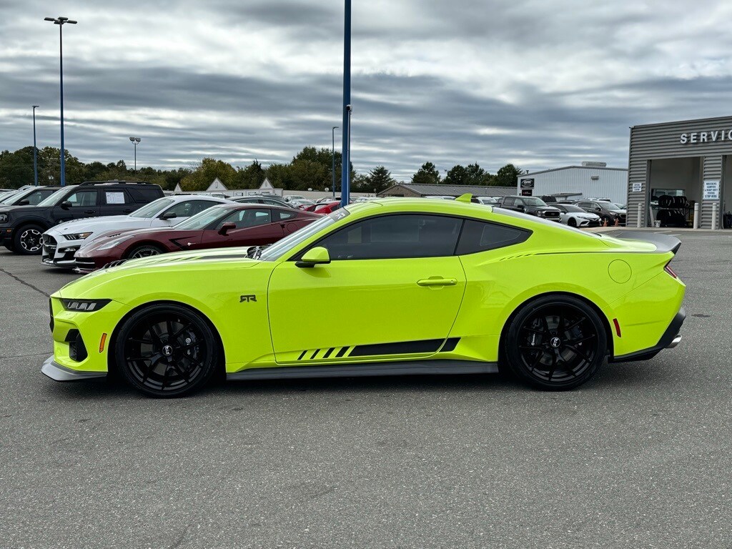 2025 Ford Mustang GT photo 3