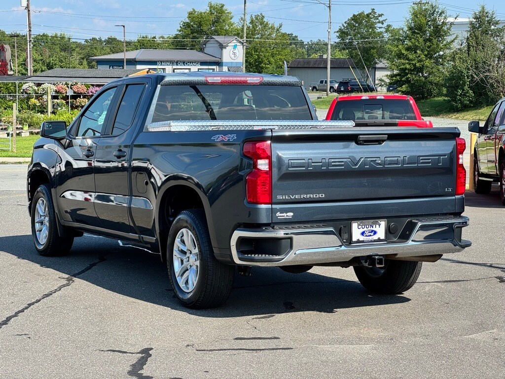 2020 Chevrolet Silverado 1500 LT photo 3