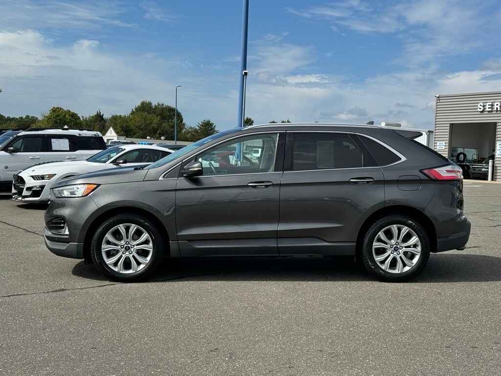 2020 Ford Edge Titanium photo 2