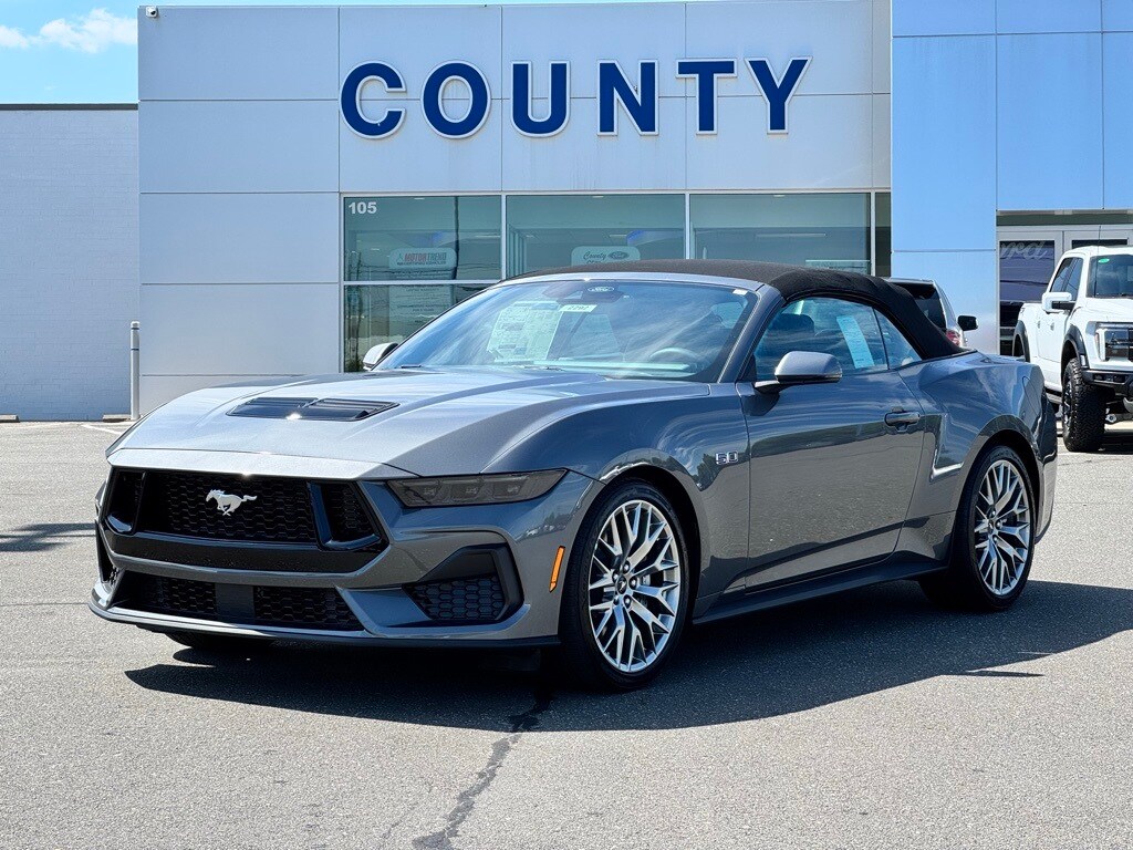 2025 Ford Mustang GT Premium Convertible photo 3