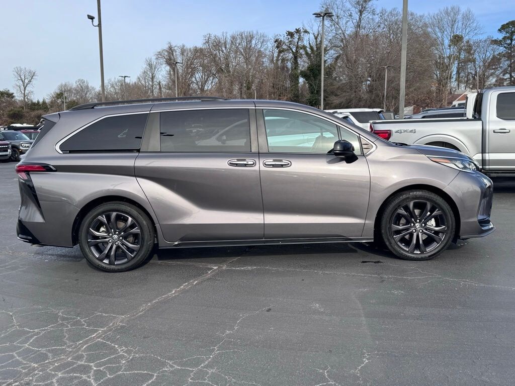 Used 2022 Toyota Sienna XSE Minivan/Van