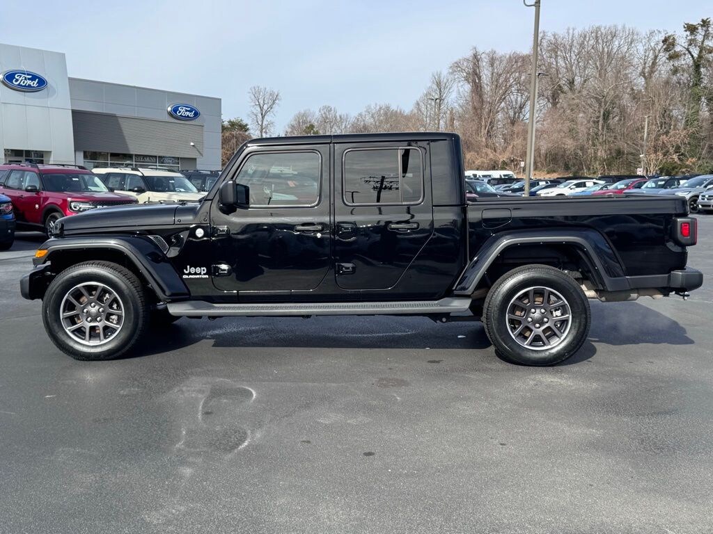 Used 2021 Jeep Gladiator Overland Truck