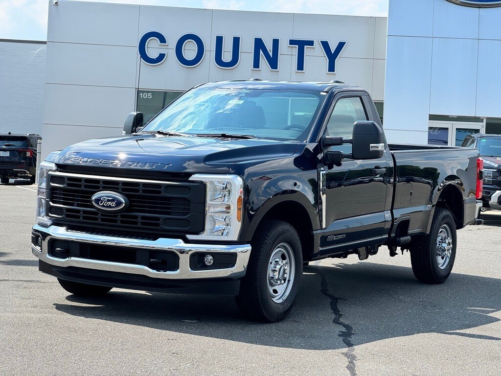 2025 Ford F-350 XL photo 2