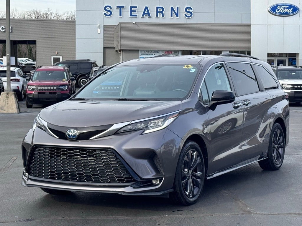 Used 2022 Toyota Sienna XSE Minivan/Van