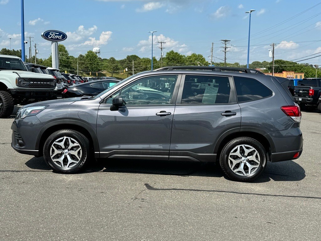2022 Subaru Forester Premium photo 3