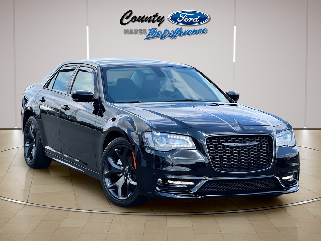 2023 Chrysler 300 Touring L RWD's photo