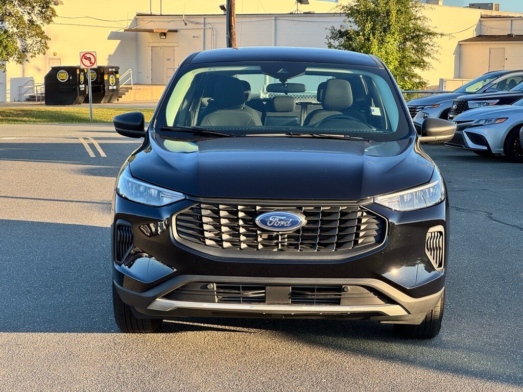 2023 Ford Escape Base photo 2